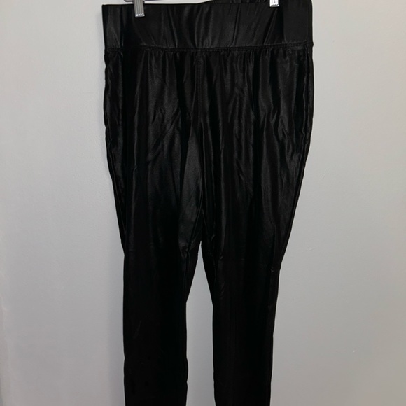 ONE 5 ONE Solid Faux Leather 4-Way Stretch Legging. - Picture 3 of 3